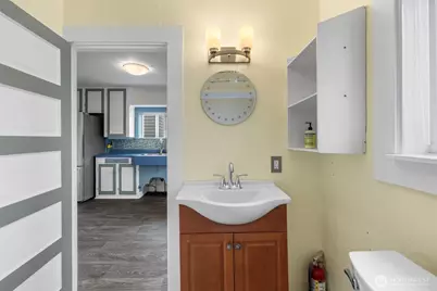 1442 E Whidbey Avenue, Oak Harbor, WA 98277 - Photo 21
