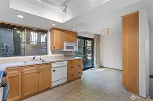 12929 NE 25th Pl, Bellevue, WA 98005 - Photo 23