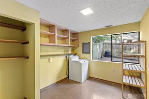 12929 NE 25th Pl, Bellevue, WA 98005 - Photo 33