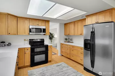 1425 172nd Place NE, Bellevue, WA 98008 - Photo 3