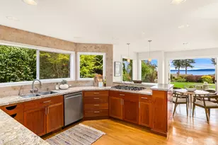 10017 Edgecombe Pl NE, Bainbridge Island, WA 98110 - Photo 15
