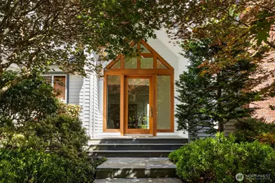 10017 Edgecombe Place NE, Bainbridge Island, WA 98110 - Photo 3
