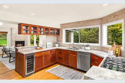 10017 Edgecombe Place NE, Bainbridge Island, WA 98110 - Photo 13