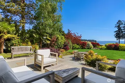 10017 Edgecombe Place NE, Bainbridge Island, WA 98110 - Photo 17
