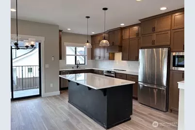 703 5th Street SW #B, Puyallup, WA 98371 - Photo 5
