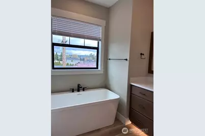 703 5th Street SW #B, Puyallup, WA 98371 - Photo 13