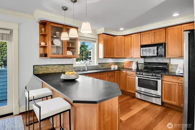 3835 A Interlake Avenue N, Seattle, WA 98103 - Photo 13