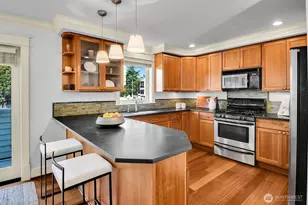 3835a Interlake Ave N, Seattle, WA 98103 - Photo 13