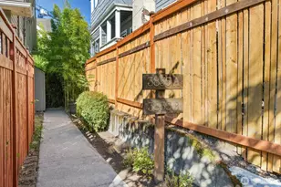3835a Interlake Ave N, Seattle, WA 98103 - Photo 3