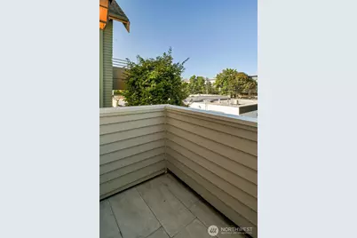 3835 A Interlake Avenue N, Seattle, WA 98103 - Photo 15