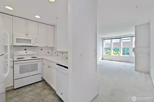 4343 Roosevelt Way NE, Seattle, WA 98105 - Photo 13