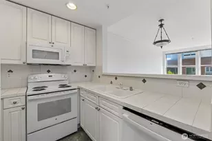 4343 Roosevelt Way NE, Seattle, WA 98105 - Photo 15