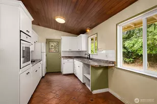 18061 28th Ave NE, Lake Forest Park, WA 98155 - Photo 5