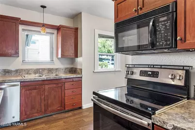 218 S 15th Avenue, Yakima, WA 98902 - Photo 7