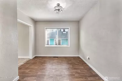 218 S 15th Avenue, Yakima, WA 98902 - Photo 5