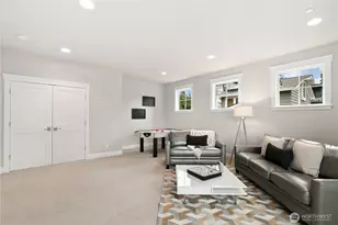 9831 NE 16th St, Bellevue, WA 98004 - Photo 33