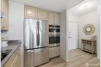 177 107th Ave NE #1204, Bellevue, WA 98004 - Photo 5