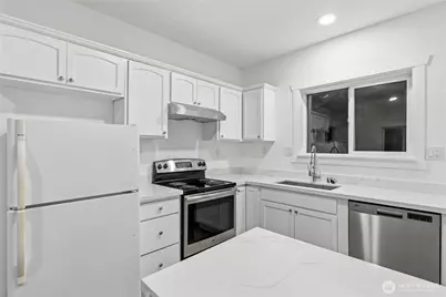 10953 N Madison Avenue NE, Bainbridge Island, WA 98110 - Photo 35