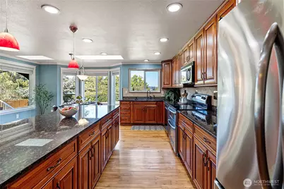210 Champion Street, Steilacoom, WA 98388 - Photo 9