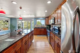 210 Champion St, Steilacoom, WA 98388 - Photo 9