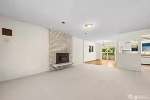 14221 SE 10th Pl, Bellevue, WA 98007 - Photo 11
