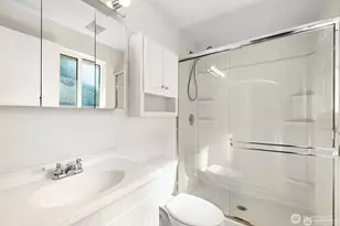 14221 SE 10th Pl, Bellevue, WA 98007 - Photo 17