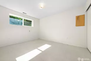 14221 SE 10th Pl, Bellevue, WA 98007 - Photo 19