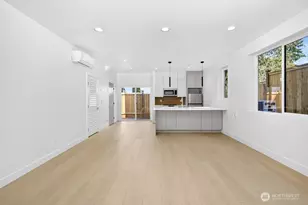 1220 NE 100th St, Seattle, WA 98125 - Photo 5