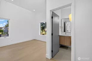 1220 NE 100th St, Seattle, WA 98125 - Photo 19