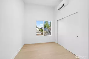 1220 NE 100th St, Seattle, WA 98125 - Photo 17