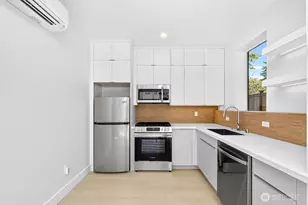 1218 NE 100th St, Seattle, WA 98125 - Photo 9