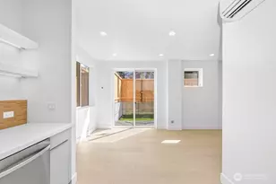 1218 NE 100th St, Seattle, WA 98125 - Photo 11