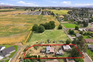 703 N 5th St, Grandview, WA 98930 - Photo 3