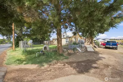 703 N 5th Street, Grandview, WA 98930 - Photo 25