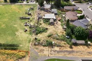 703 N 5th St, Grandview, WA 98930 - Photo 23