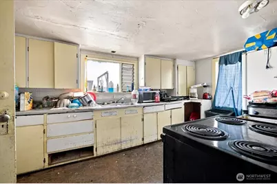 703 N 5th Street, Grandview, WA 98930 - Photo 5