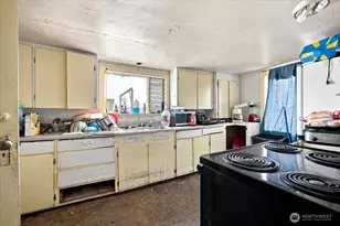 703 N 5th St, Grandview, WA 98930 - Photo 5