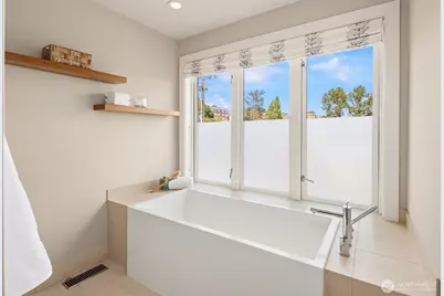 1622 5th Avenue N, Seattle, WA 98109 - Photo 15