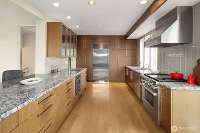 1622 5th Avenue N, Seattle, WA 98109 - Photo 7