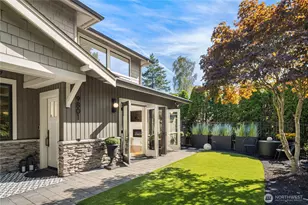 9801 NE 4th St, Bellevue, WA 98004 - Photo 3