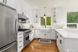 9801 NE 4th St, Bellevue, WA 98004 - Photo 15