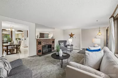 13742 39th Avenue NE, Seattle, WA 98125 - Photo 3