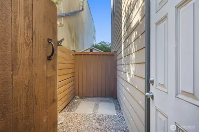 1216 E Fir Street #A, Seattle, WA 98122 - Photo 21