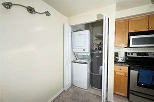 300 10th Ave, Seattle, WA 98122 - Photo 11