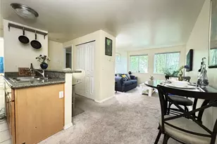 300 10th Ave, Seattle, WA 98122 - Photo 3