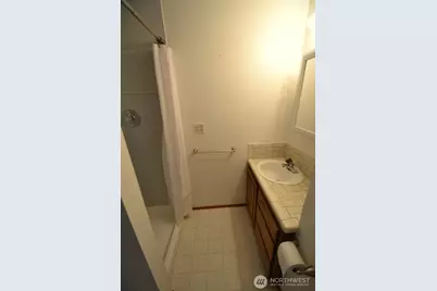 13702 Densmore Avenue N, Seattle, WA 98133 - Photo 5