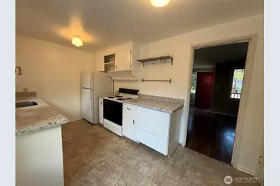13702 Densmore Avenue N, Seattle, WA 98133 - Photo 13