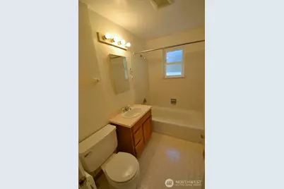 13702 Densmore Avenue N, Seattle, WA 98133 - Photo 9