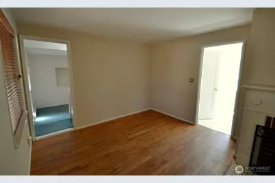 13702 Densmore Avenue N, Seattle, WA 98133 - Photo 3