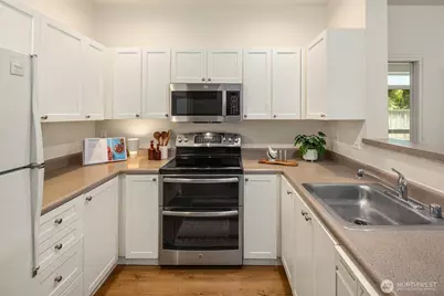 2414 1st Avenue #304, Seattle, WA 98121 - Photo 11